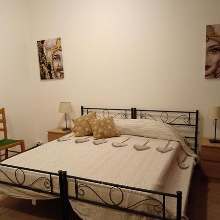 San Nicolo House Bed and Breakfast Aci Catena Buitenkant foto