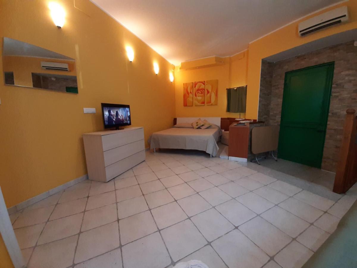 San Nicolo House Bed and Breakfast Aci Catena Buitenkant foto