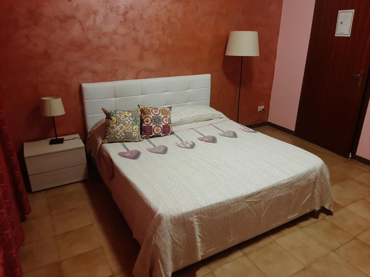 San Nicolo House Bed and Breakfast Aci Catena Buitenkant foto