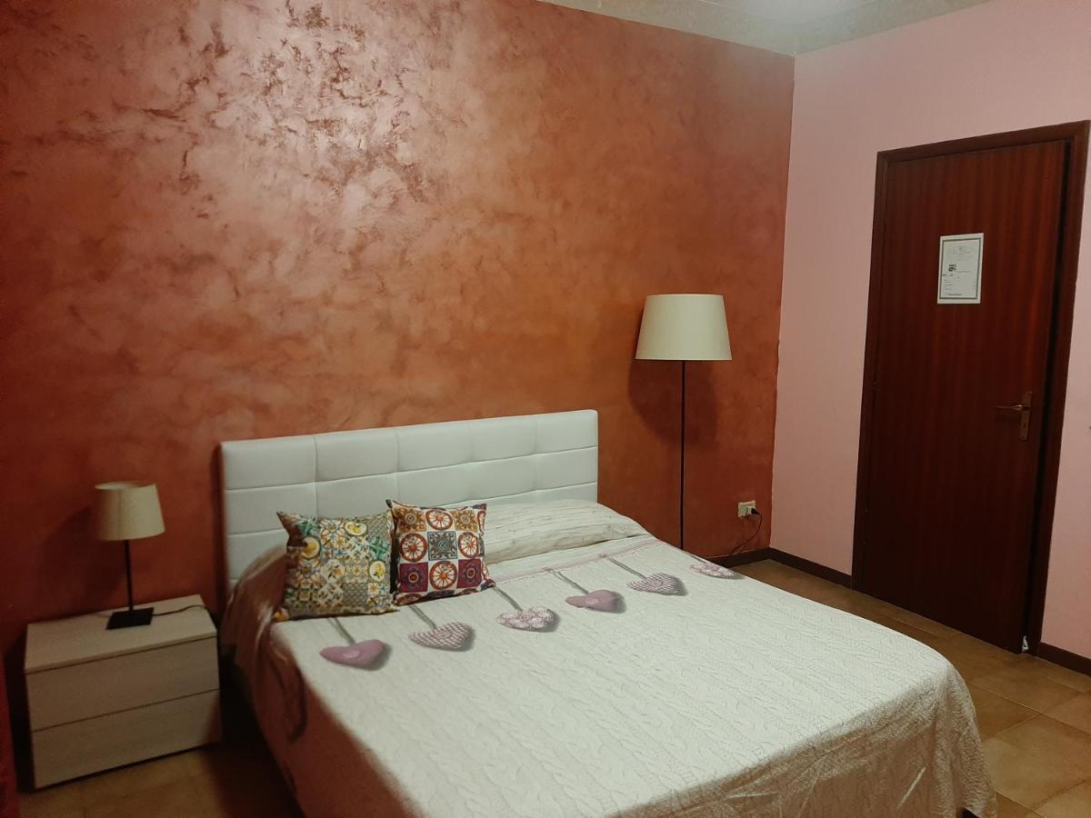 San Nicolo House Bed and Breakfast Aci Catena Buitenkant foto