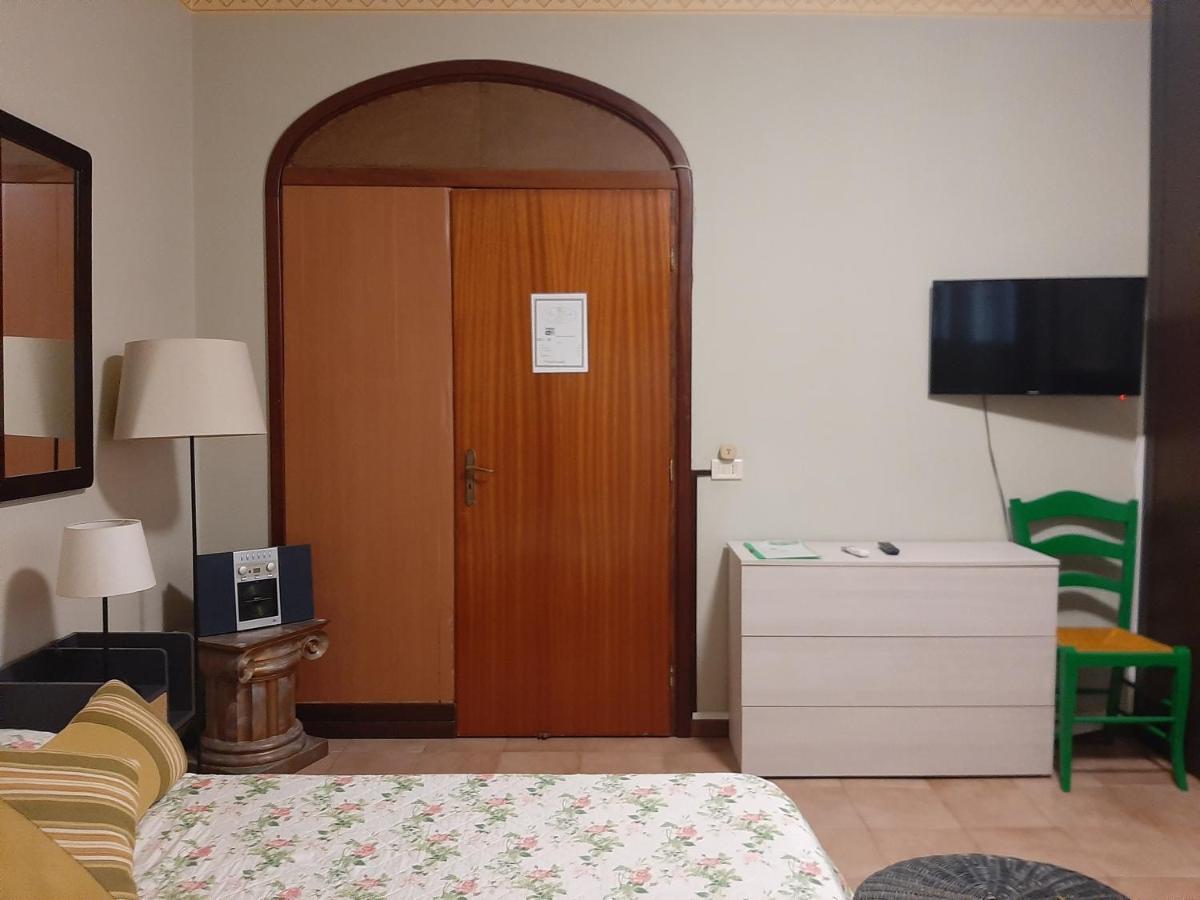 San Nicolo House Bed and Breakfast Aci Catena Buitenkant foto