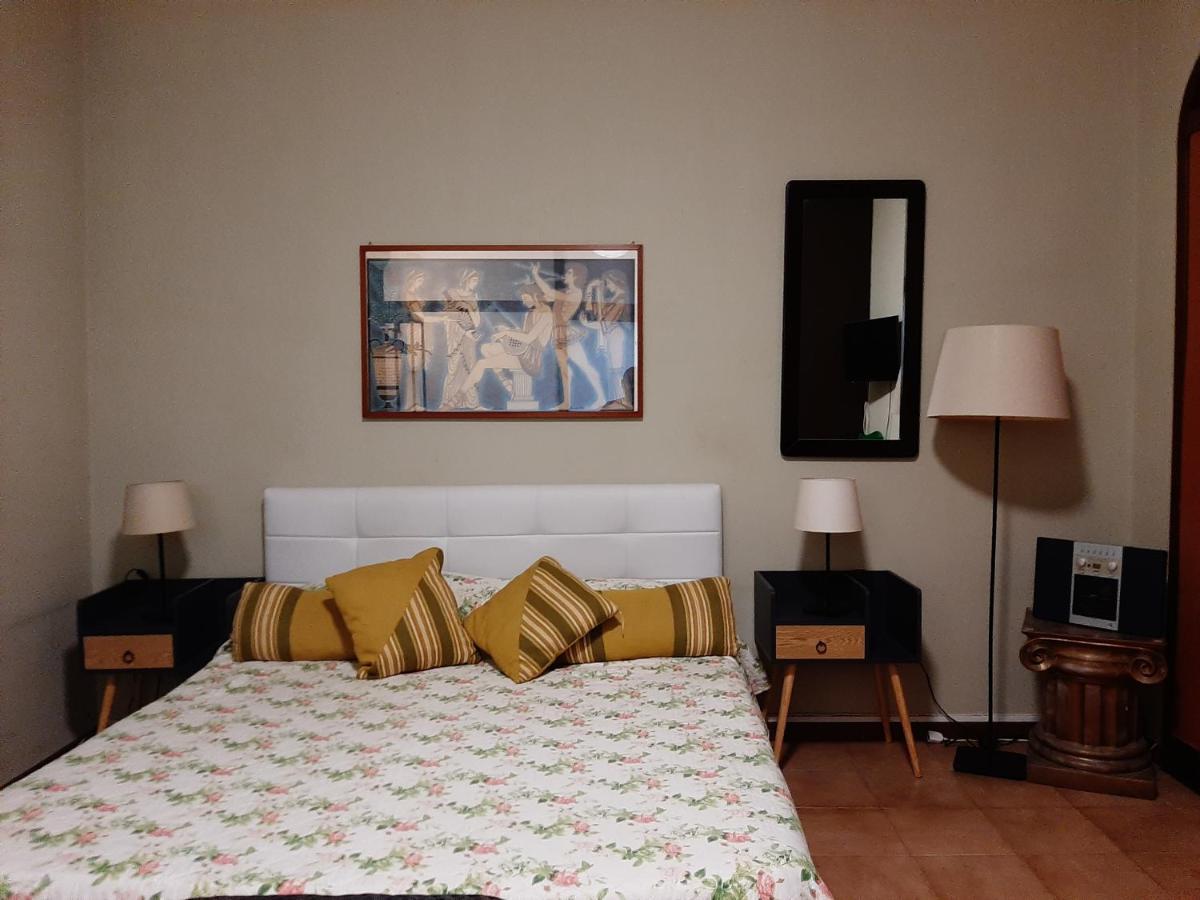 San Nicolo House Bed and Breakfast Aci Catena Buitenkant foto