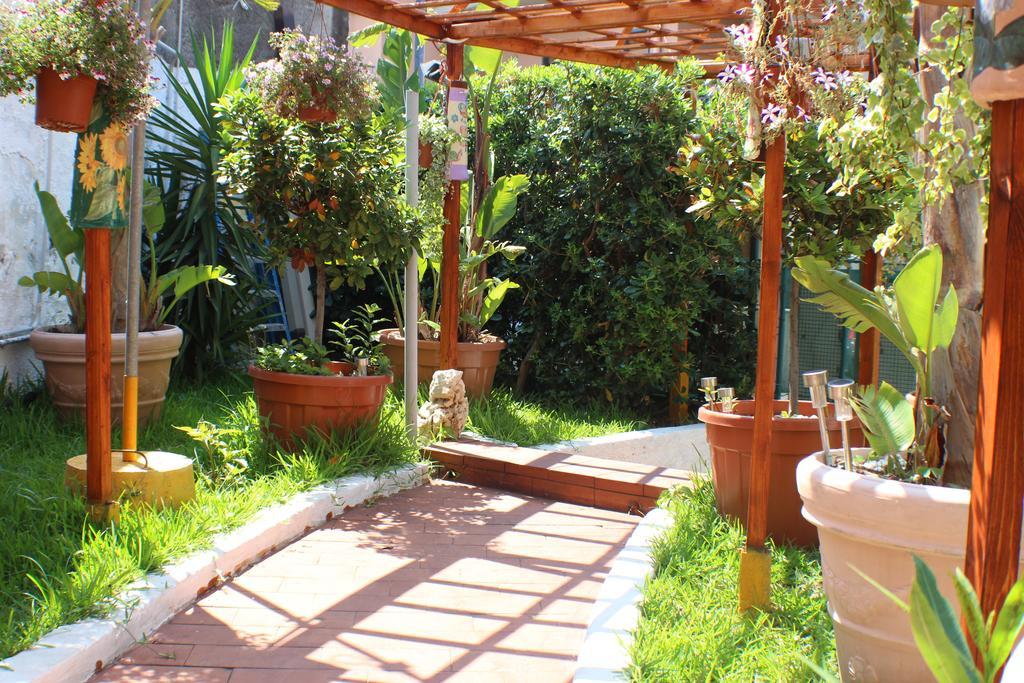 San Nicolo House Bed and Breakfast Aci Catena Buitenkant foto