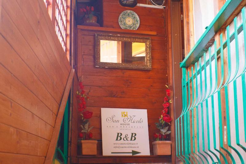 San Nicolo House Bed and Breakfast Aci Catena Buitenkant foto