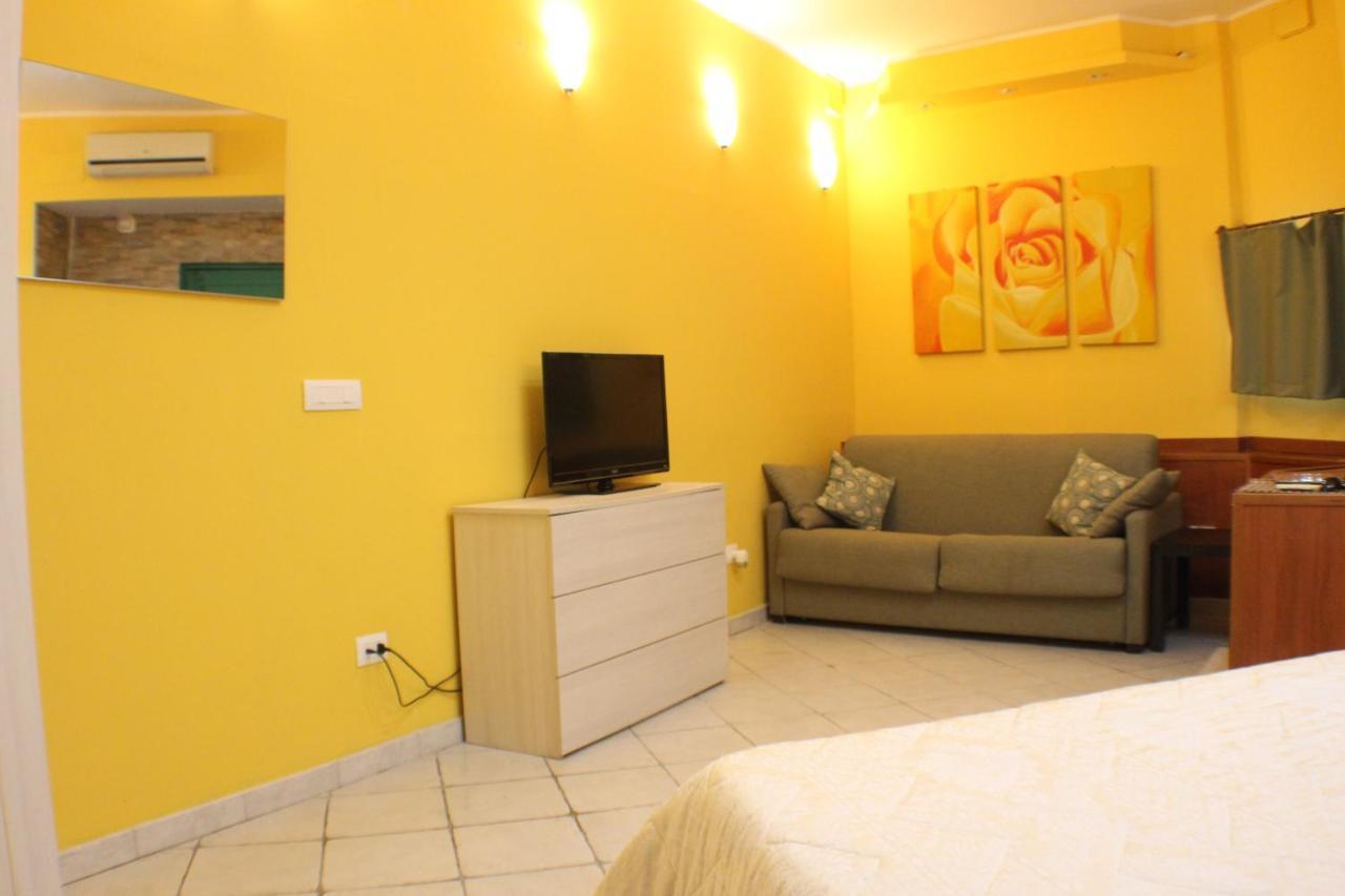 San Nicolo House Bed and Breakfast Aci Catena Buitenkant foto