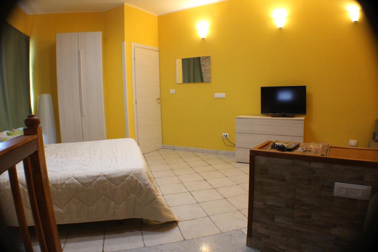 San Nicolo House Bed and Breakfast Aci Catena Buitenkant foto